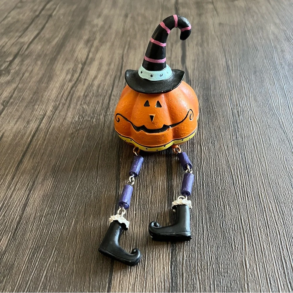 Anthropomorphic Pumpkin Shelf Sitter
